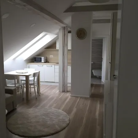 Kirhouse Apartament *