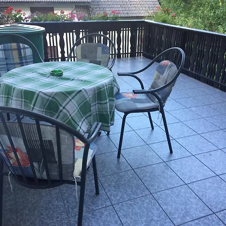 Kirhouse Apartman *